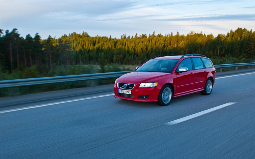 Авто обои Volvo V-50 2012