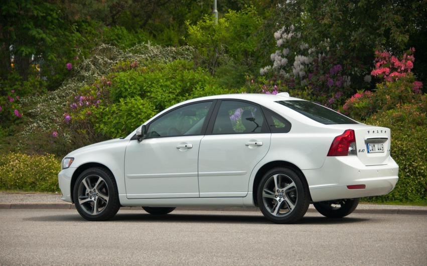 Авто обои Volvo S-40 2012