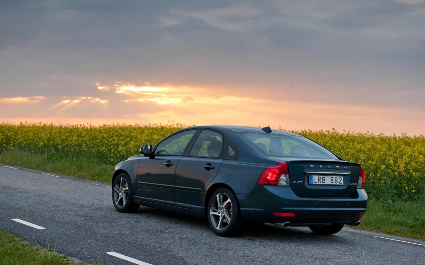 Авто обои Volvo S-40 2012