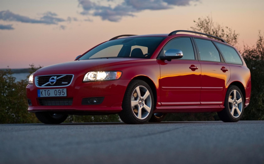 Авто обои Volvo V-50 2012