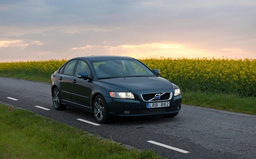 Авто обои Volvo S-40 2012